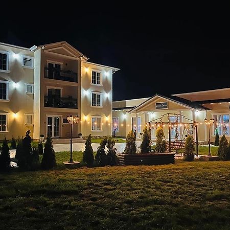 Pensiunea Queen Remetea Mare Exterior photo